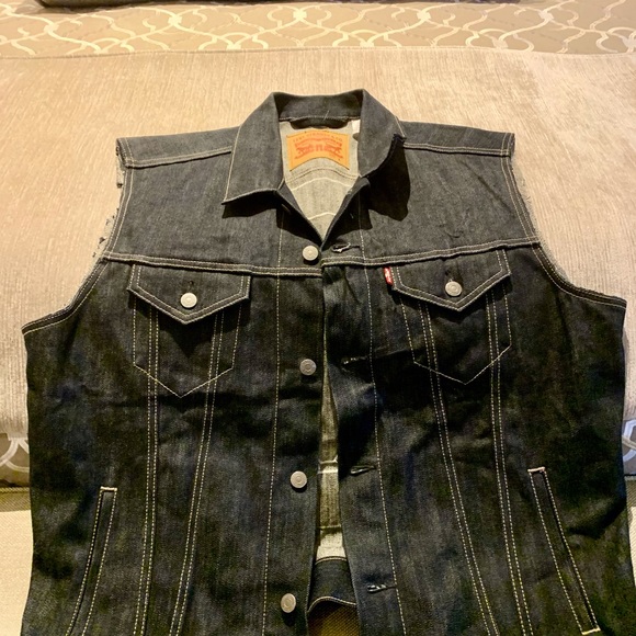 Large Levi’s denim vest dark blue - Picture 12 of 12